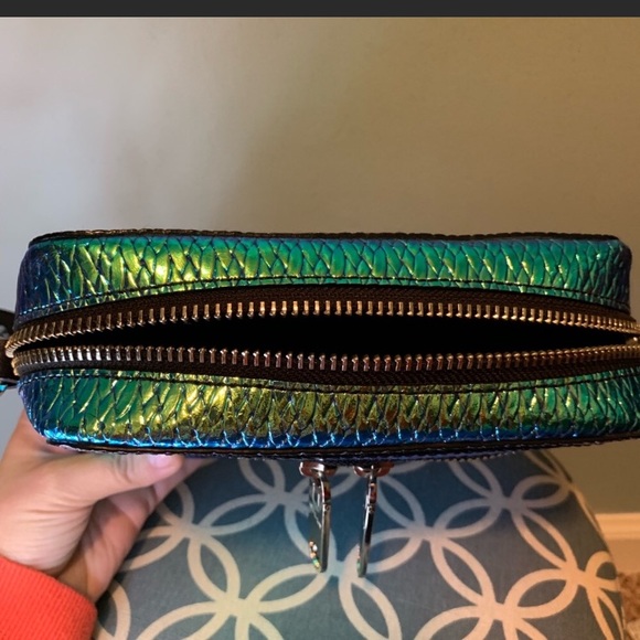 Milly holographic crossbody bag - Picture 7 of 7